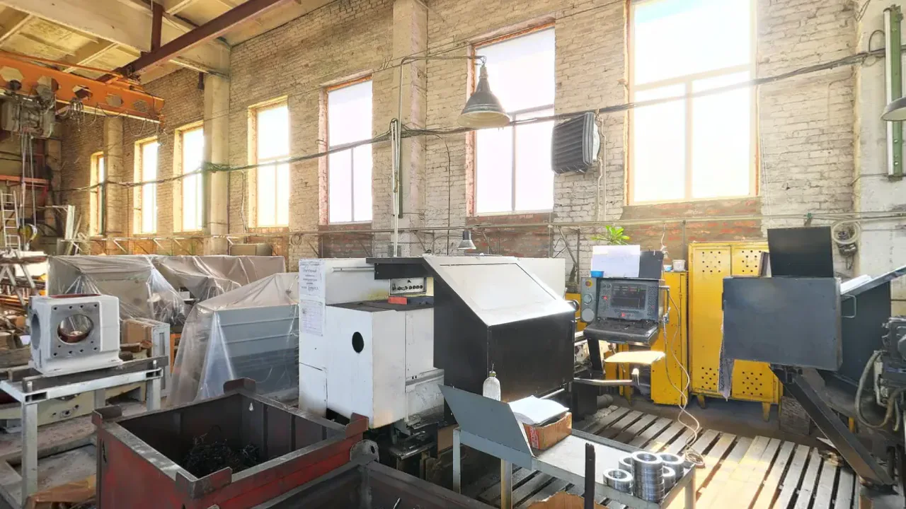 A machine shop. A looping 360 scene built as a Fast Builds 360 experience, shown flat.